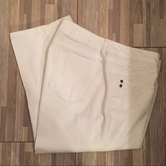 Cato Pants - White Denim Jean capri size 16
